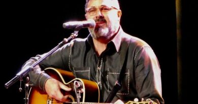 Vince Gill Net Worth – Biography, Career, Spouse And More